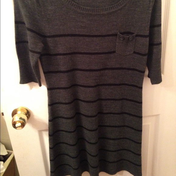 Adorable sweater dress - Picture 2 of 4