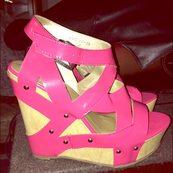👛Pink Wedge sandals👛