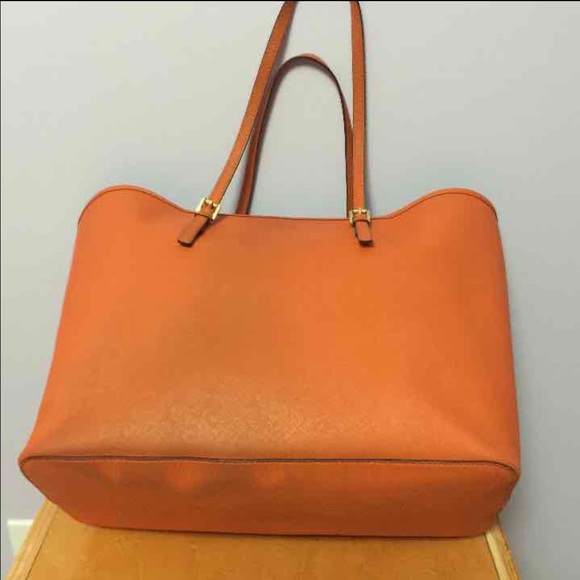 ❌❌Sold: Authentic MK Travel Tote-- Large❌❌ - Picture 4 of 4