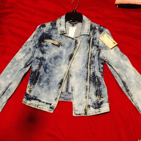 Jackets & Blazers - 🆕Bleached denim jacket Jean jacket