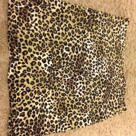 Large cheetah Charlotte Russe pencil skirt - Picture 1 of 2