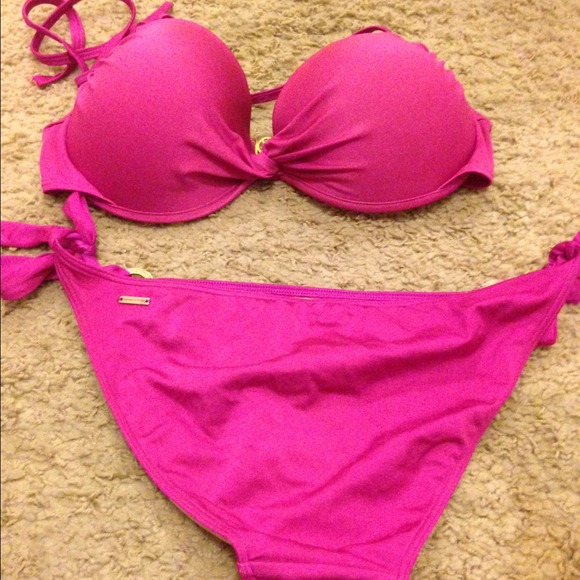 Hot pink Victoria's Secret bikini - Picture 2 of 4