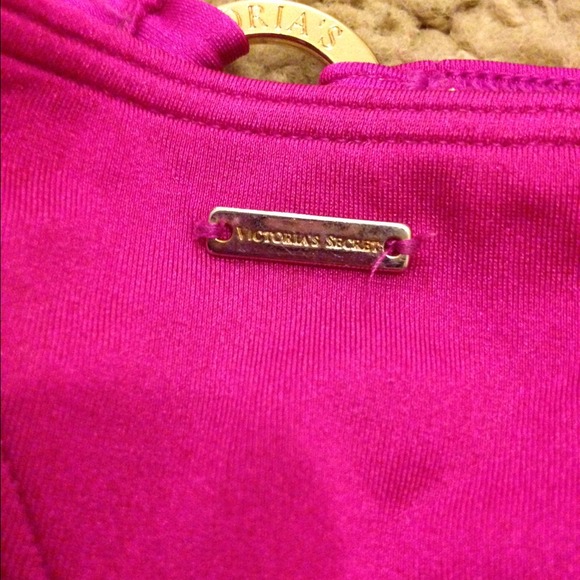 Hot pink Victoria's Secret bikini - Picture 4 of 4