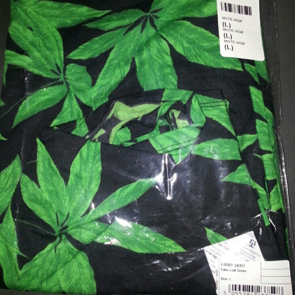 NWT Stretch Weed🌿Mini Skirt Fits above knees - Picture 3 of 4