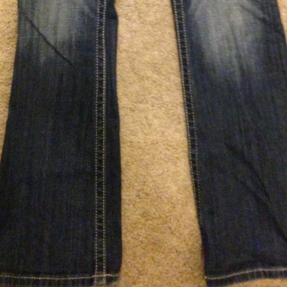 Size 28 Miss Me Buckle jeans! Beautiful bling - Picture 2 of 4