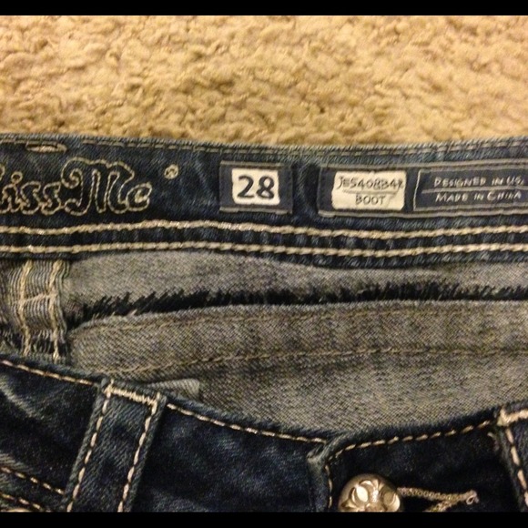 Size 28 Miss Me Buckle jeans! Beautiful bling - Picture 3 of 4