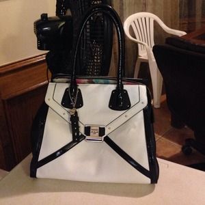 Black/white guess purse... :)