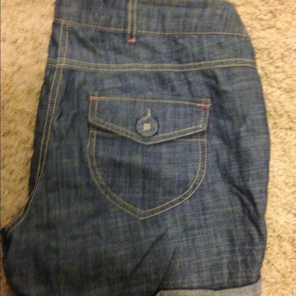 Denim overall shorts, forever 21 size 29 - Picture 3 of 3