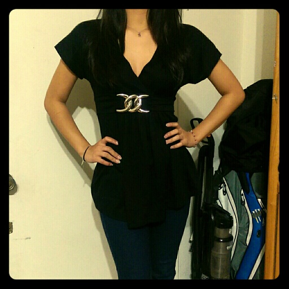 🎈🎇ON HOLD🎇🎈 Black top with dangle accessory
