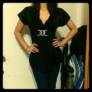 🎈🎇ON HOLD🎇🎈 Black top with dangle accessory