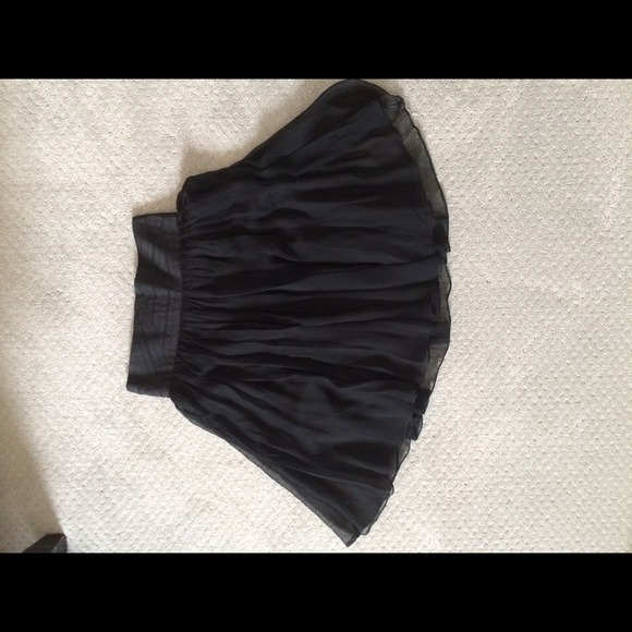 Elizabeth and James Black miniskirt - Picture 2 of 4