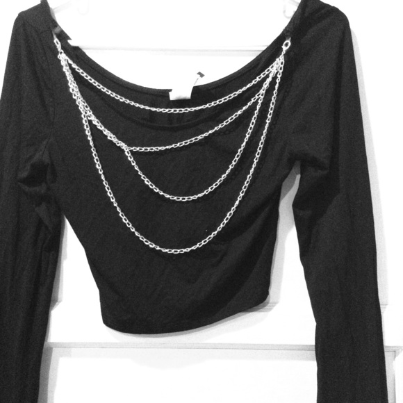 Cute black chain cropped top 😍😘😍😘😍😘