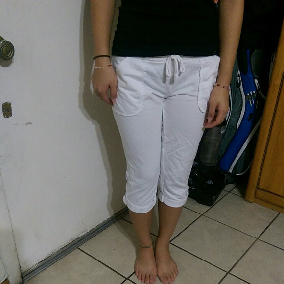 💕SOLD💕 Soft white casual knee length pants.