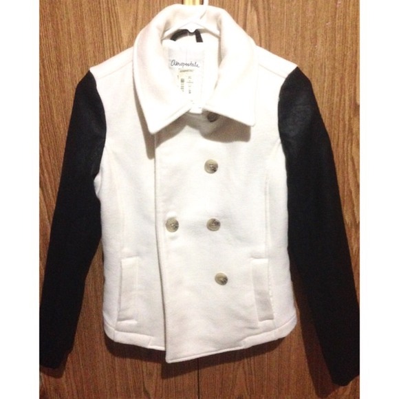 NTW! Aeropostale White w/ Black Leather. Small.