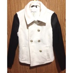 NTW! Aeropostale White w/ Black Leather. Small.