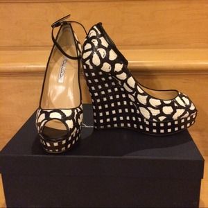 Authentic brand new Oscar de la Renta wedges