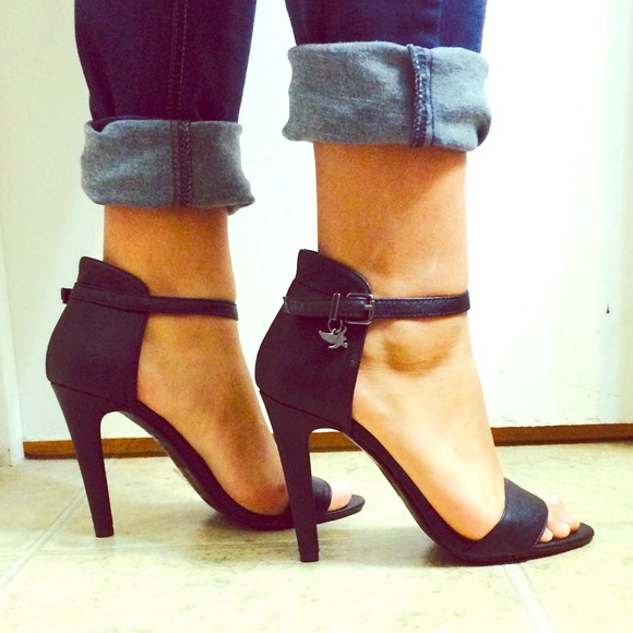 💋SOLD💋Shiekh Black ankle strap heels