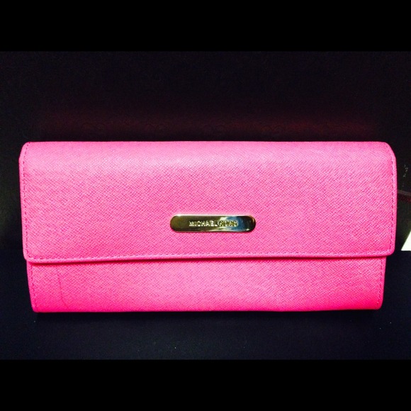 Michael Kors Carryall Wallet