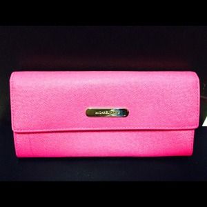 Michael Kors Carryall Wallet