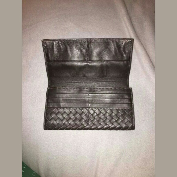 Bottega Veneta Intrecciato Long Bi-Fold Wallet - Picture 2 of 4