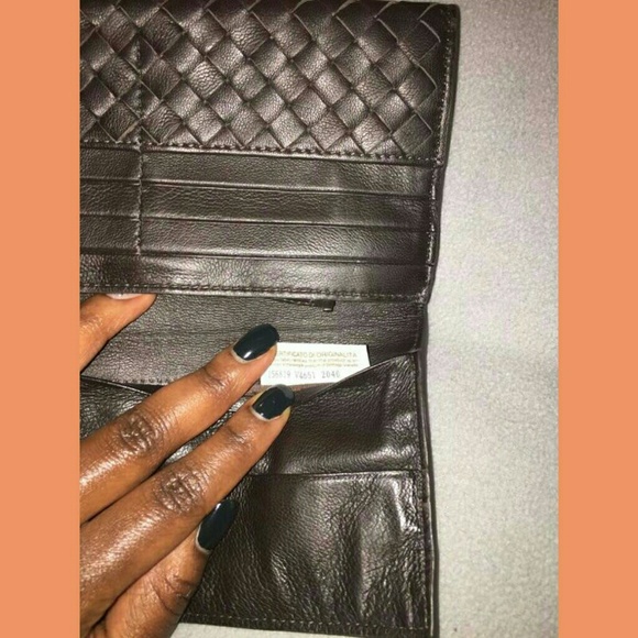 Bottega Veneta Intrecciato Long Bi-Fold Wallet - Picture 4 of 4