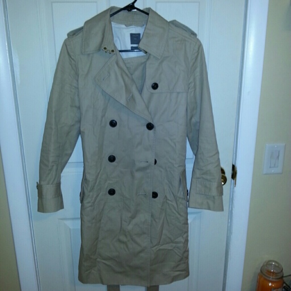 Gap raincoat