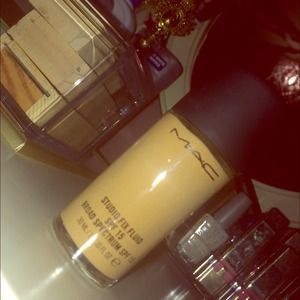 MAC STUDIO FIX FLUID SPF 15!