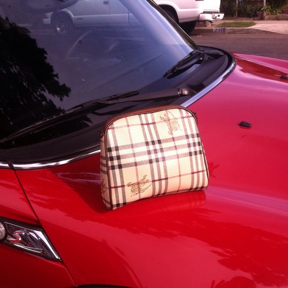 🌺 Burberry cross body handbag.♨️On sale!!! 📍🚨