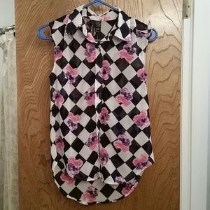 Sleeveless sheer top.