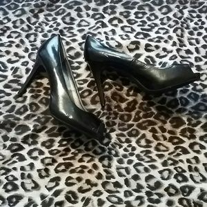 Black peep toe pumps