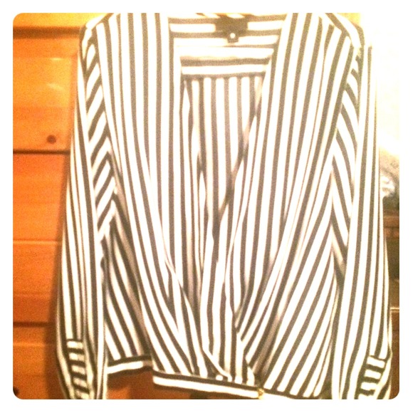 Black and white wrap