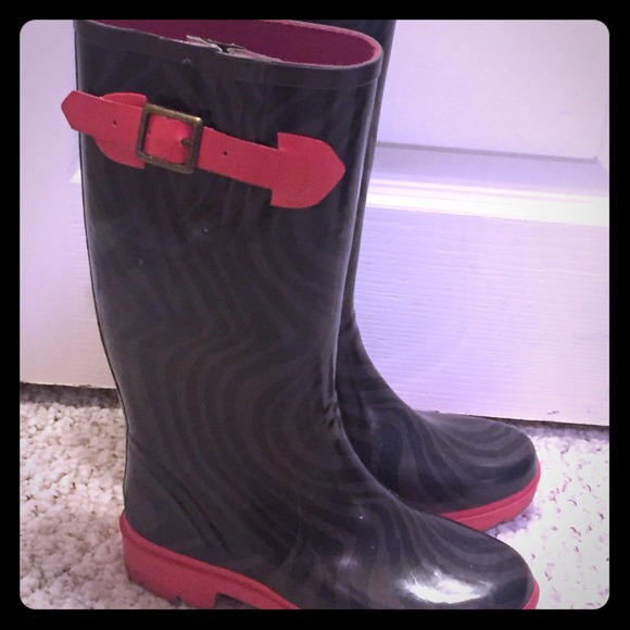 Kate Spade rainboots!