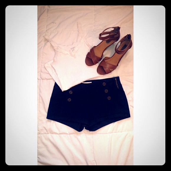 PacSun Bullhead Shorts (top and shoes not included