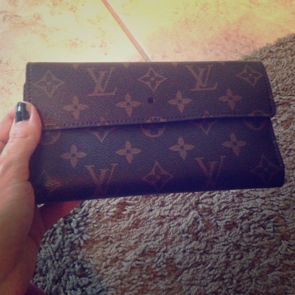 Christmas sale!!! LV wallet needing repair