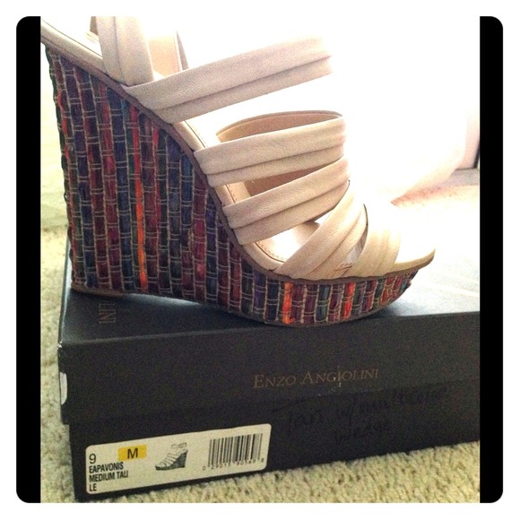 Brand new never worn Enzo platform sandal Size 9 - Picture 1 of 1