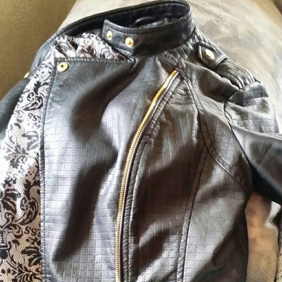 leather jacket - Picture 2 of 4