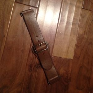 Brown belt with gold buckle.