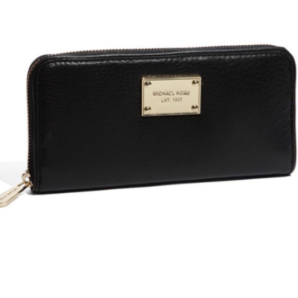 Michael Kors JetSet zip around continental wallet
