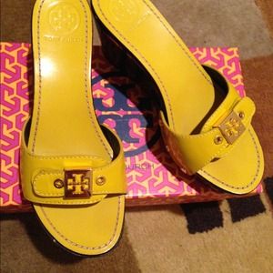 Banana yellow platform sandals