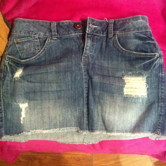 Denim skirt with good sequin rip - Picture 1 of 3