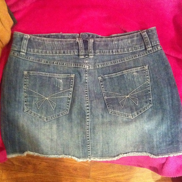 Denim skirt with good sequin rip - Picture 2 of 3