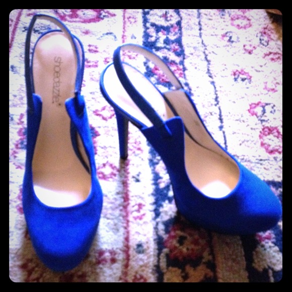Gorgeous royal blue pumps Never used !!!
