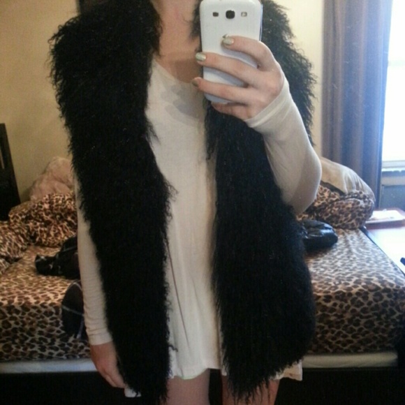 ANDREW MARC REAL FUR VEST - Picture 2 of 4
