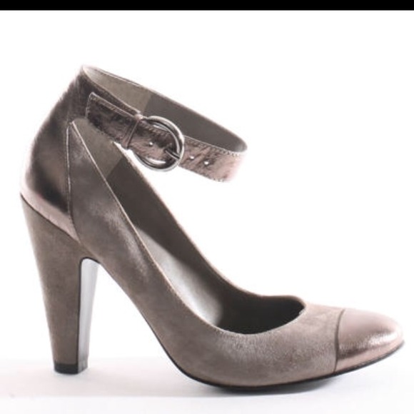Nine West Gray Suede Jostle Pump