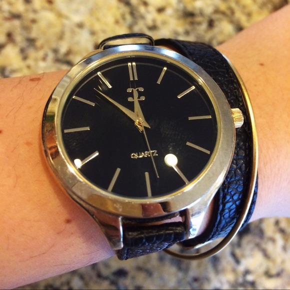 Black and Gold watch - Picture 1 of 2