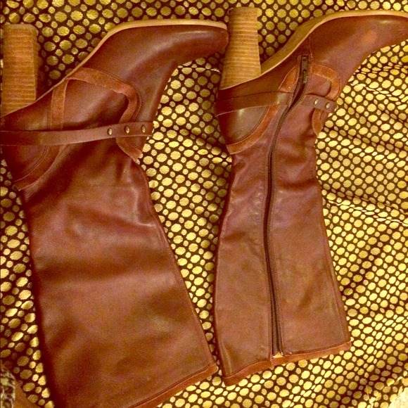 Farylrobin Maroon Boots