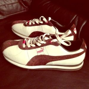 Women's size 10 Puma tennis shoes