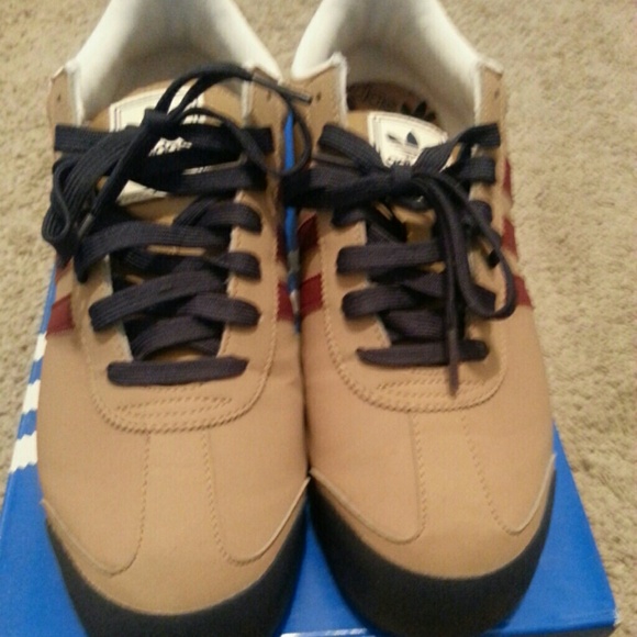 (SOLD ON MERCARI) Adidas Somoas