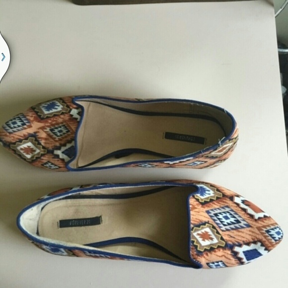 Forever 21 Aztec flats - Picture 1 of 2