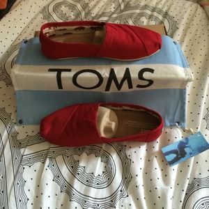 BRAND NEW TOMS